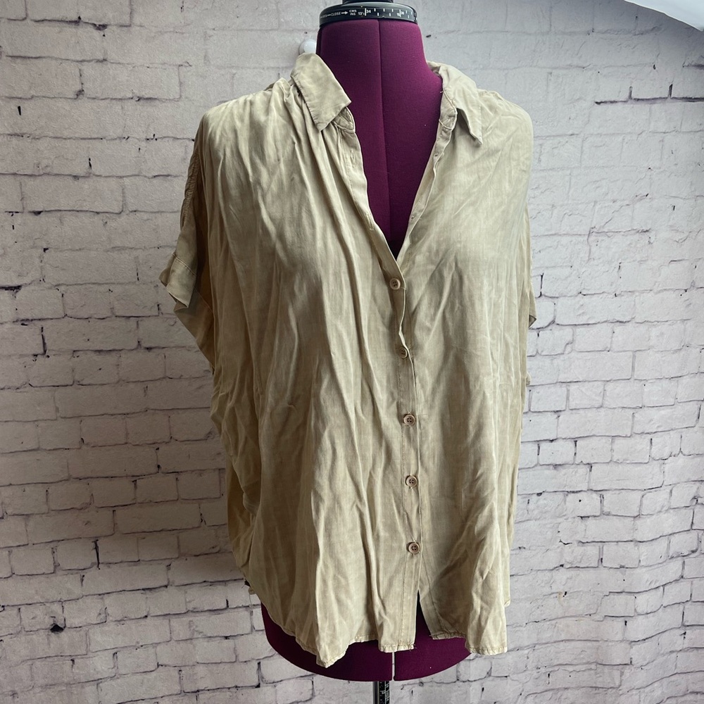 Talulah size large khaki tan colored short sleeve button down shirt